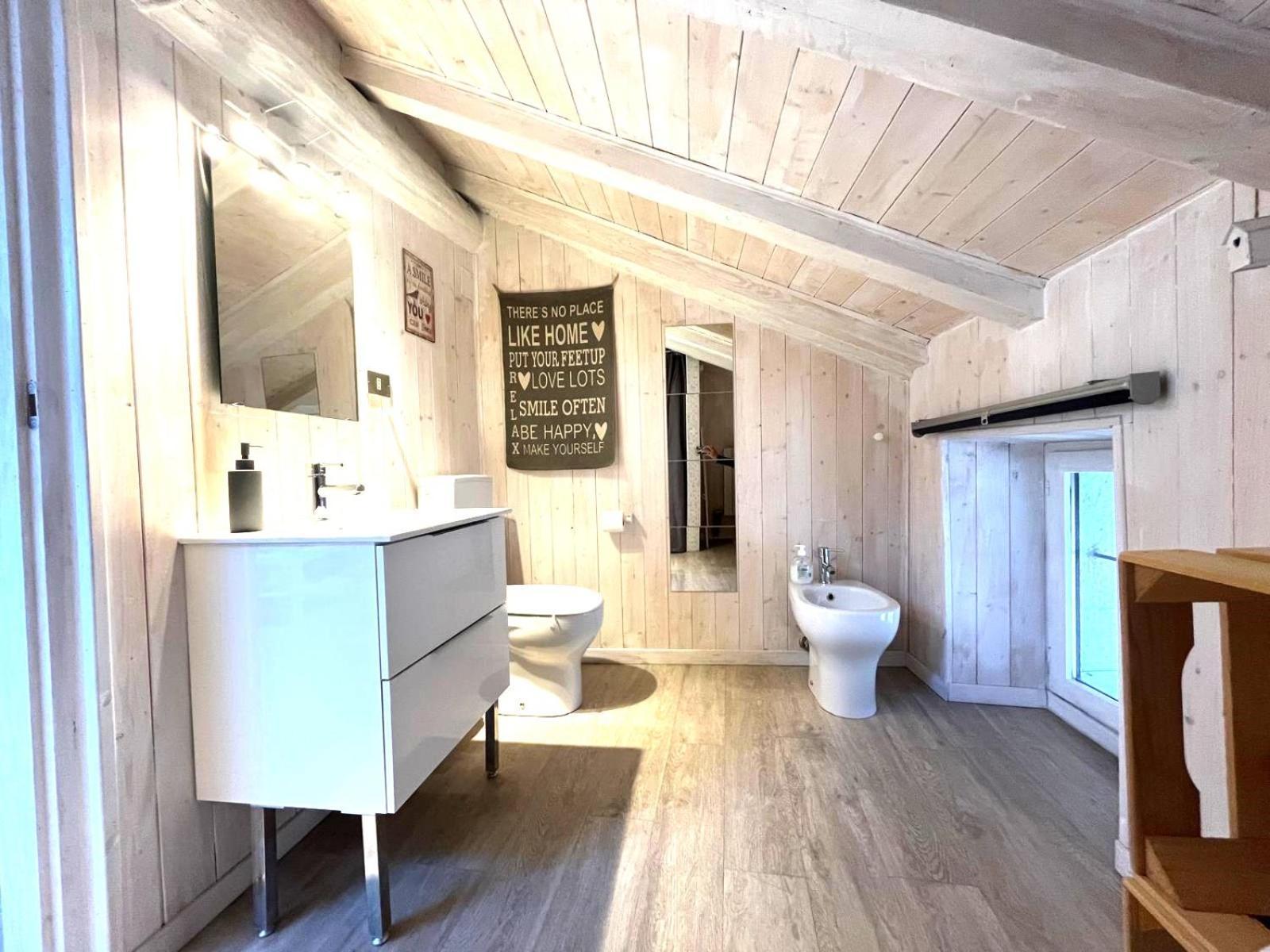 Il Piccolo Loft Nel Cuore Antico Di Aosta - You & Me Case Vacanza Exterior photo